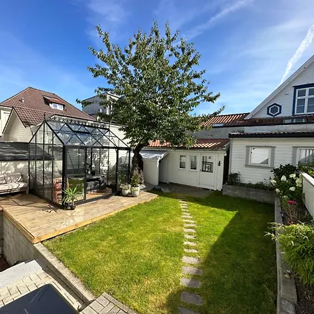 A Place To Stavanger, 8 *